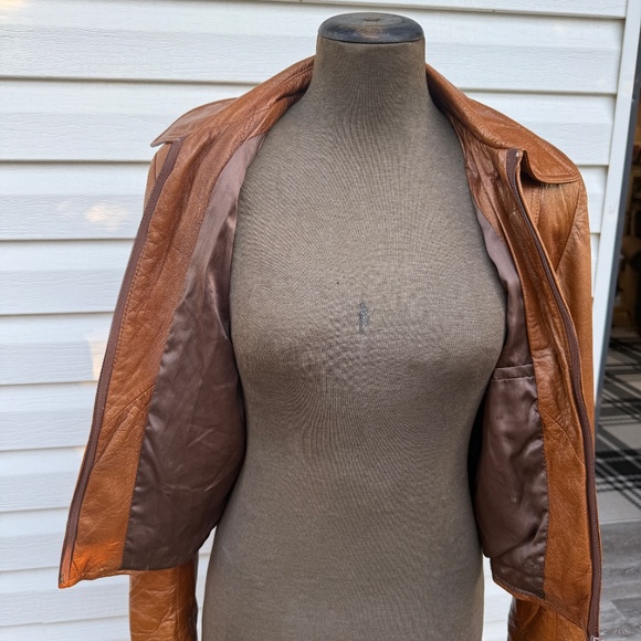 Vintage 70s Champs Elysée Fashions leather jacket (Made in Canada) - Picture 4 of 12